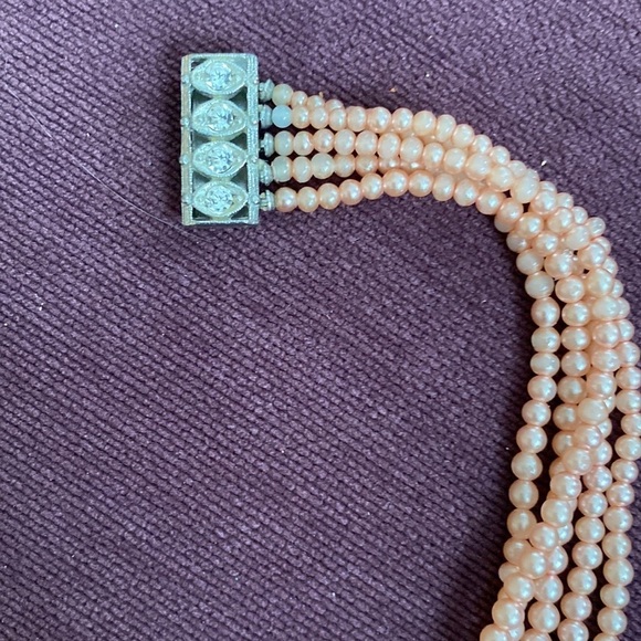 Antique over 80 years, old, pink, five strand pearls with rhinestones clip. - Picture 9 of 13